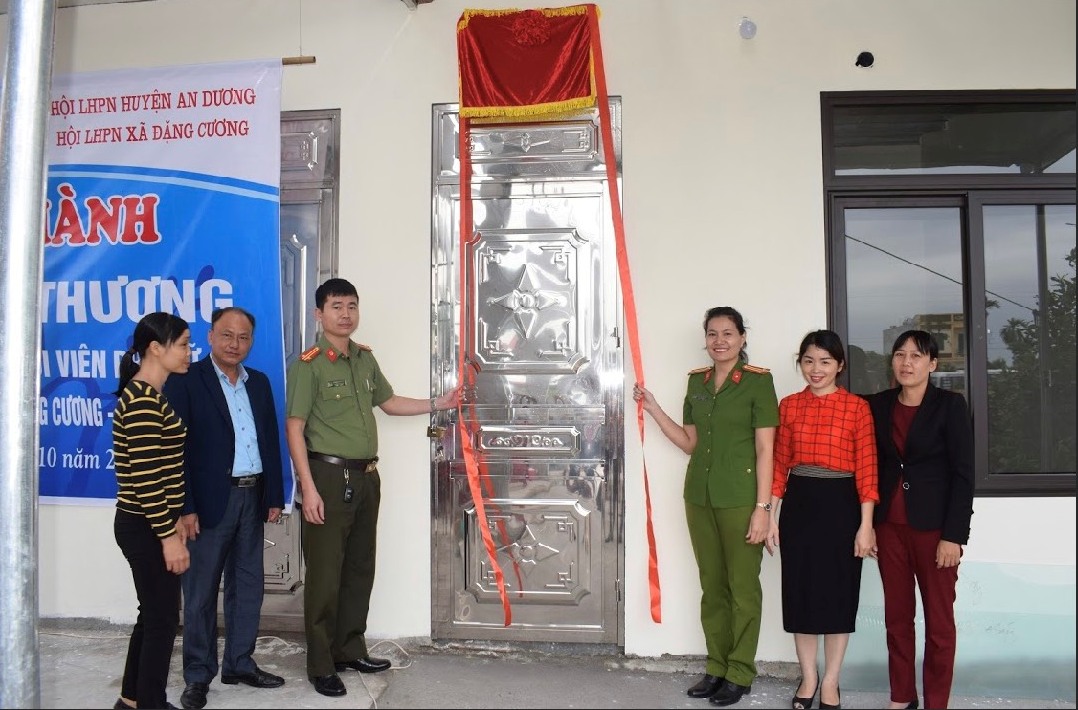 Hội phụ nữ Công an huyện An Dương: Khánh thành mái ấm tình thương tặng chị Đặng Thị Sinh